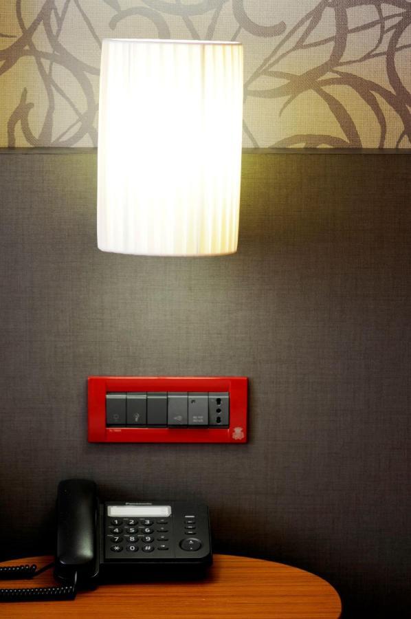 Astra Hotel Ferrara Luaran gambar