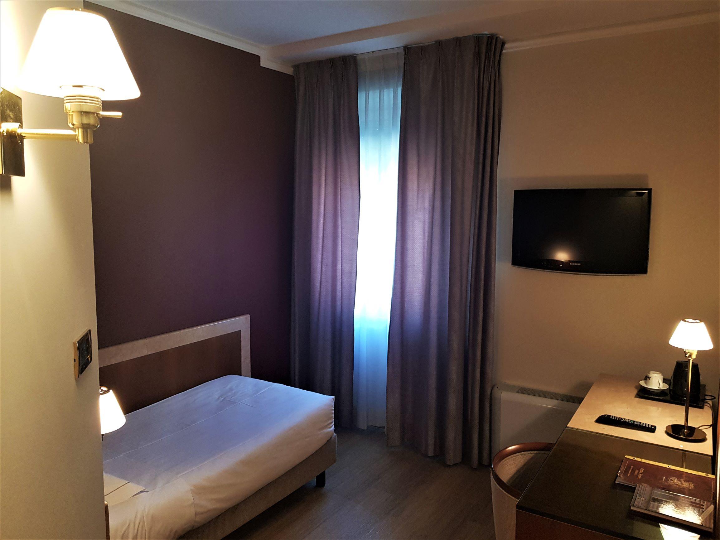 Astra Hotel Ferrara Luaran gambar