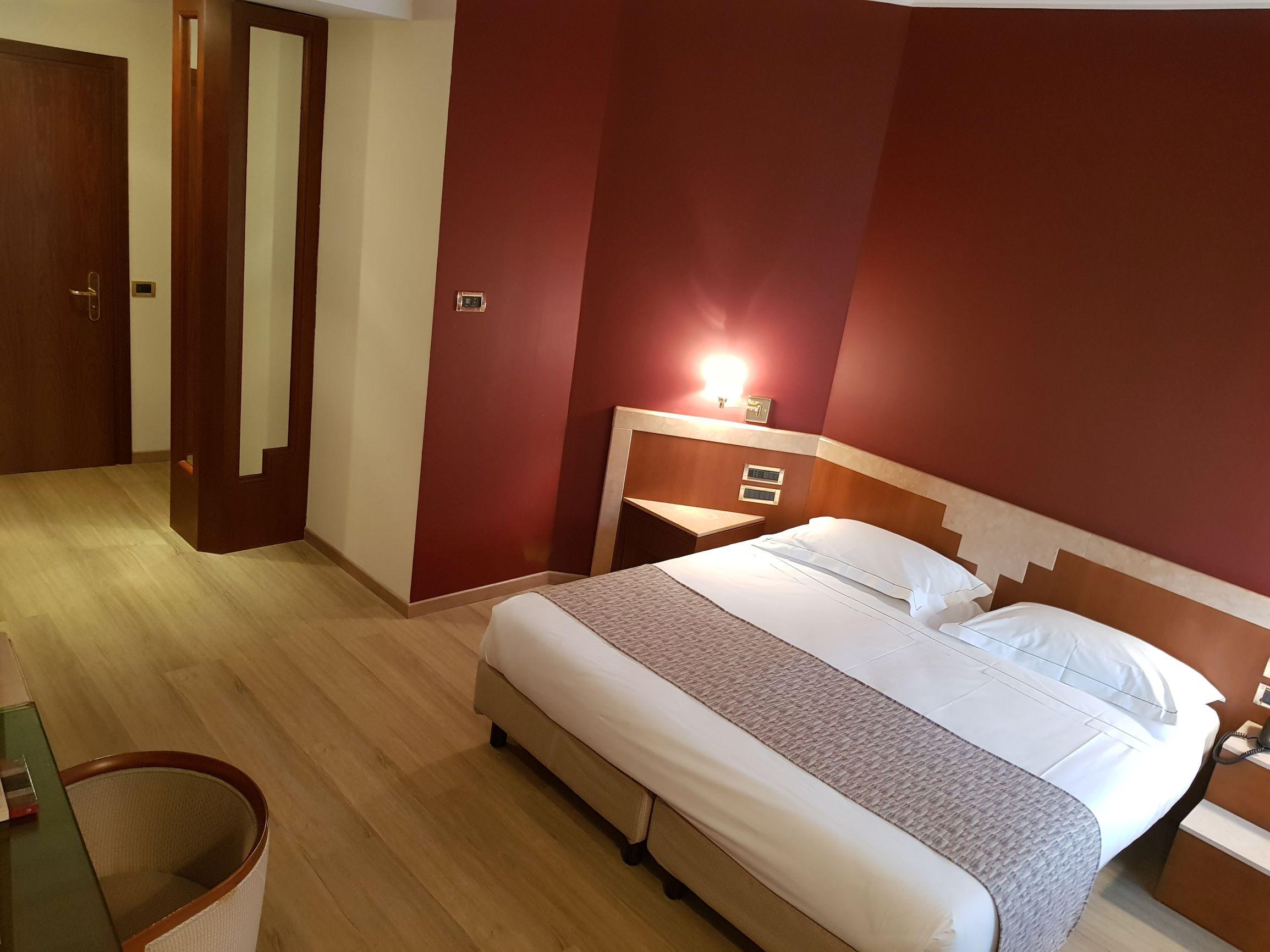 Astra Hotel Ferrara Luaran gambar