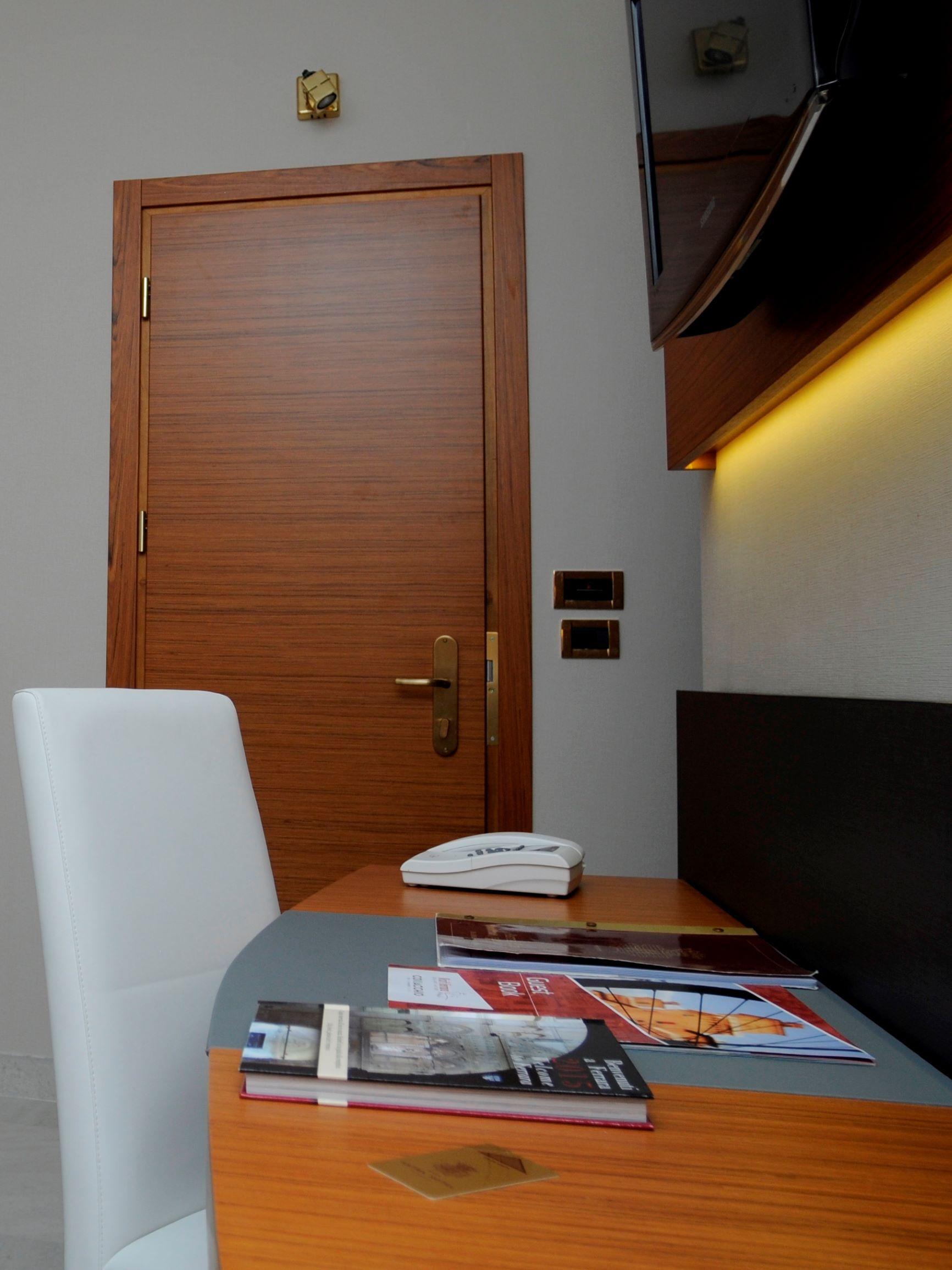 Astra Hotel Ferrara Luaran gambar