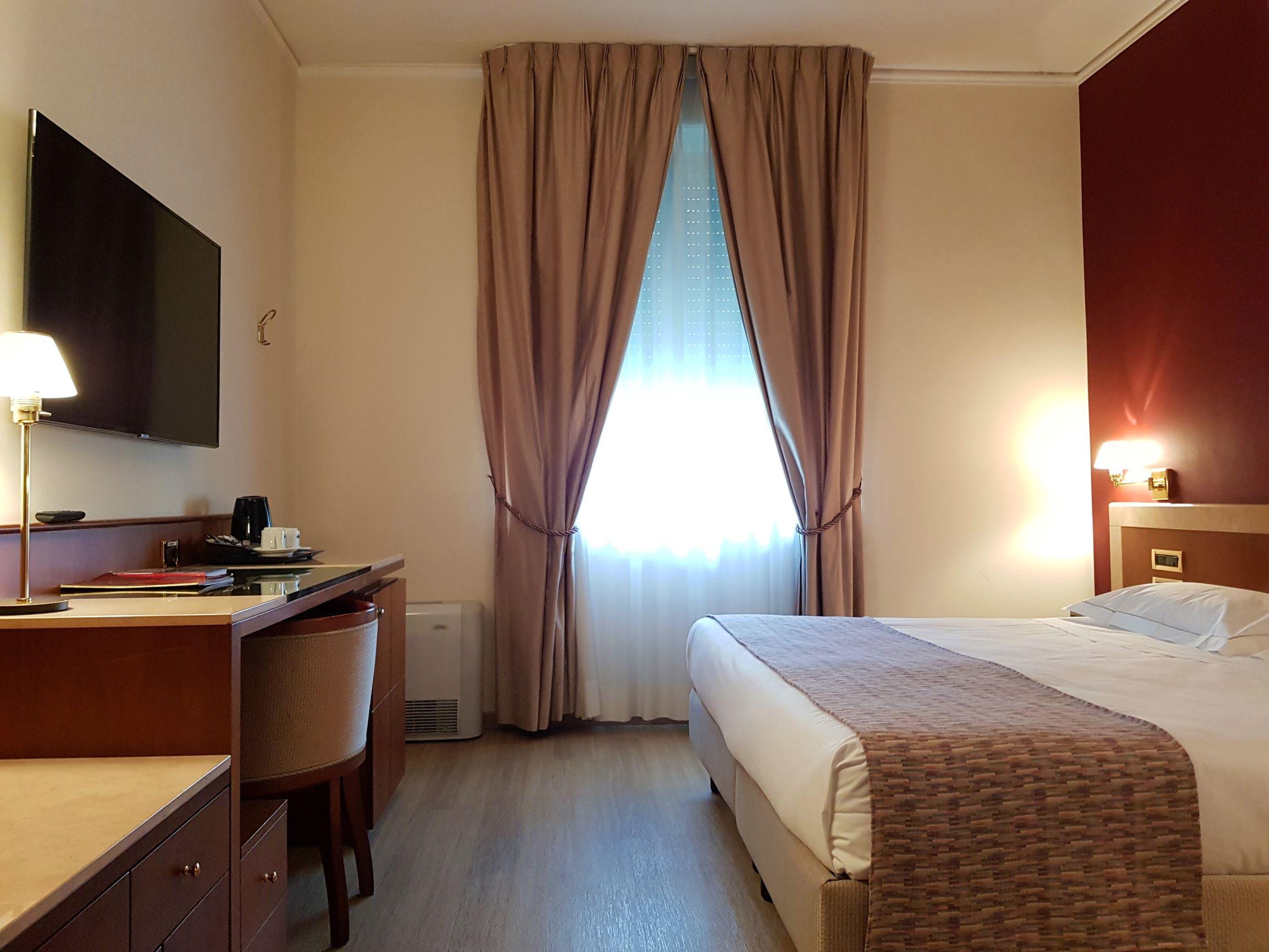 Astra Hotel Ferrara Luaran gambar