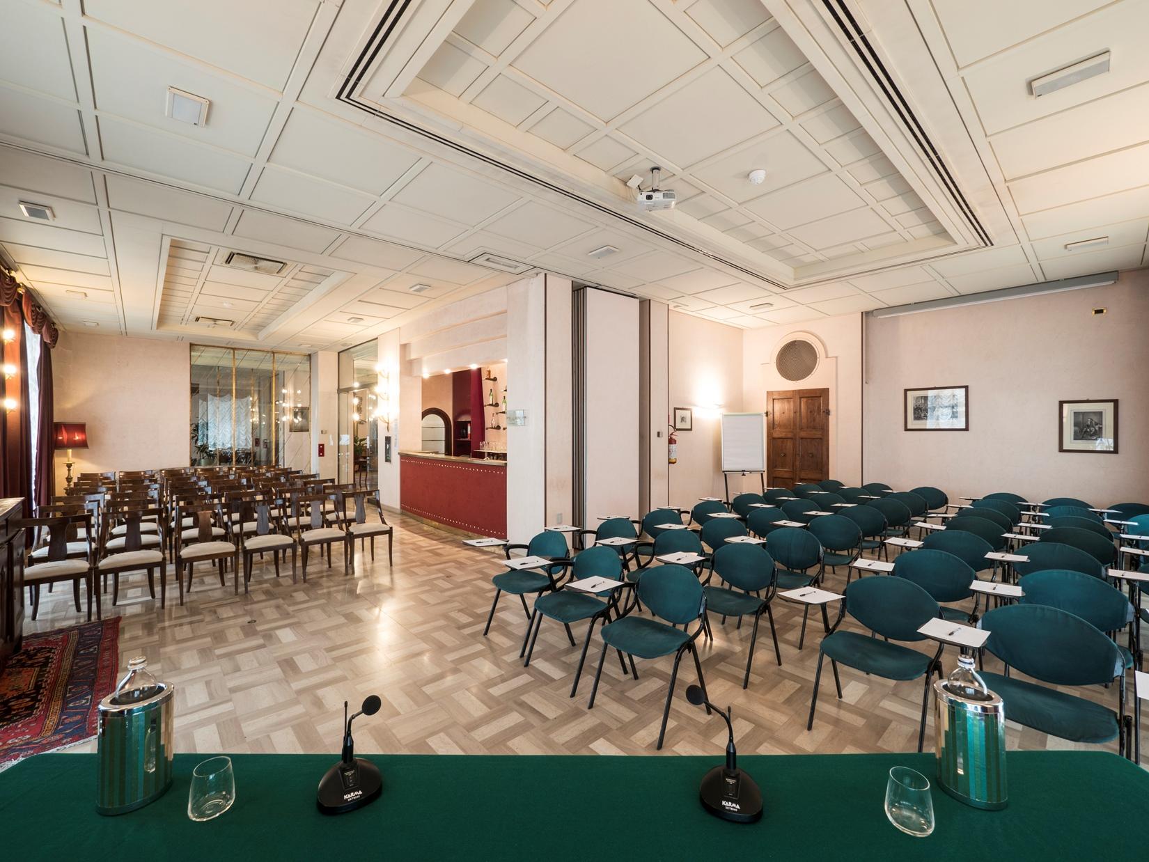 Astra Hotel Ferrara Luaran gambar