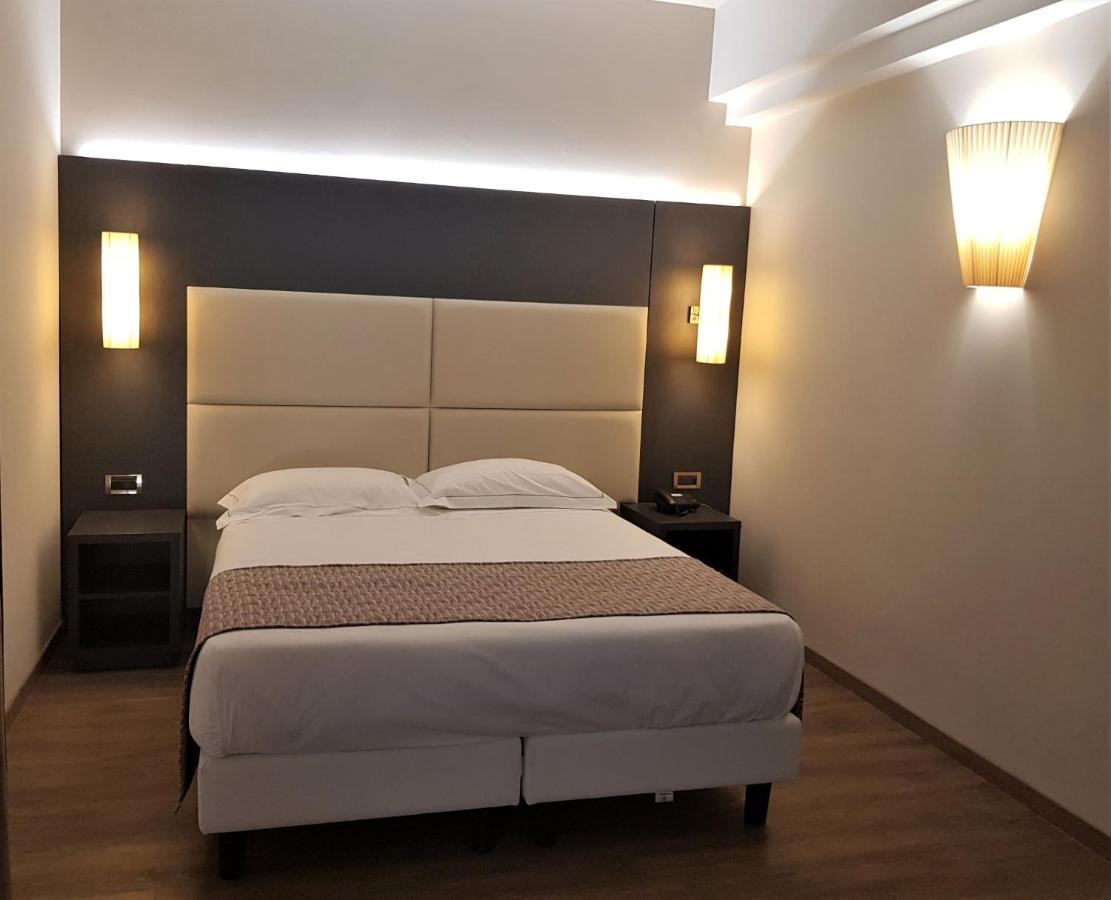 Astra Hotel Ferrara Luaran gambar
