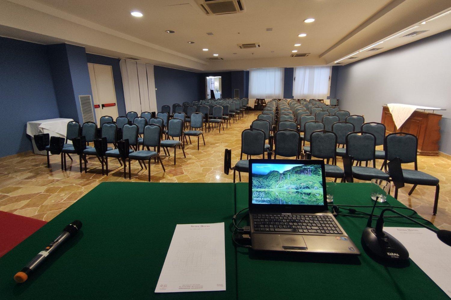 Astra Hotel Ferrara Luaran gambar